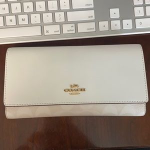 Coach Trifold Wallet In Signature Canvas